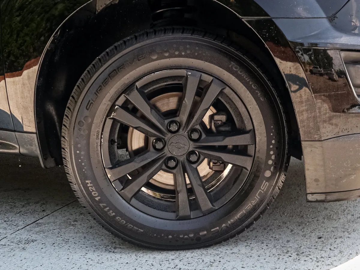 2017 Chevrolet Equinox LS thumbnail 12
