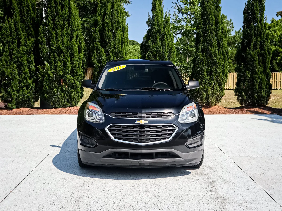 2017 Chevrolet Equinox LS thumbnail 2