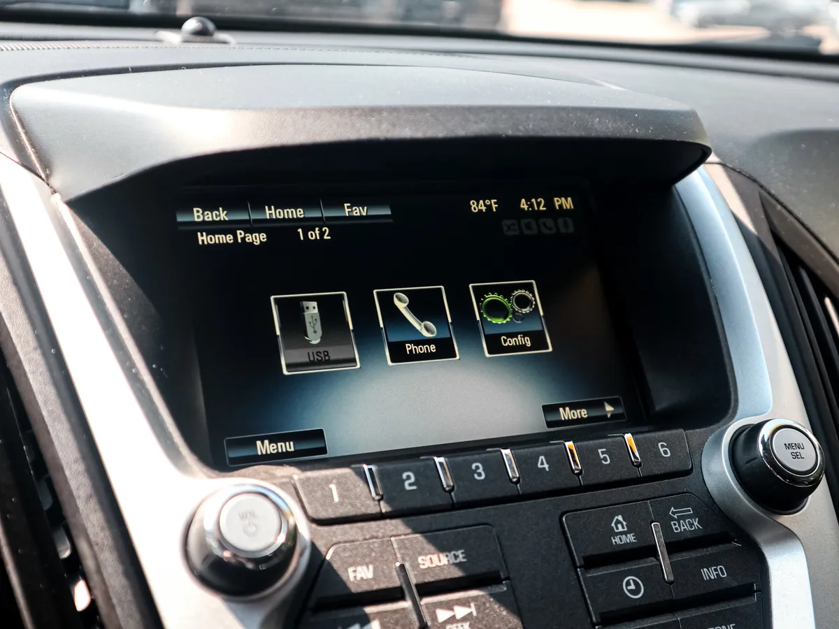 2017 Chevrolet Equinox LS thumbnail 22