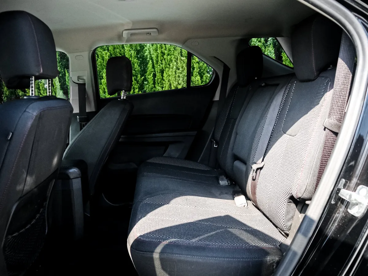 2017 Chevrolet Equinox LS thumbnail 28