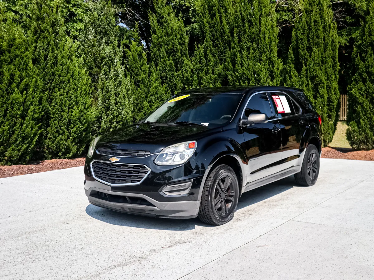 2017 Chevrolet Equinox LS thumbnail 4