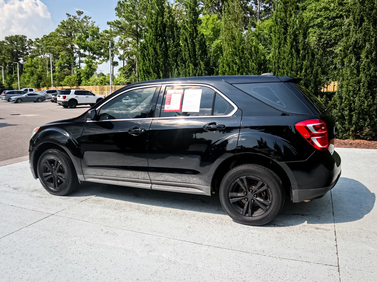2017 Chevrolet Equinox LS thumbnail 6