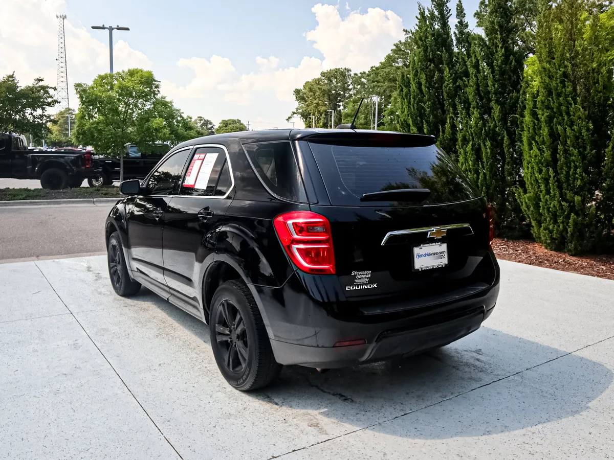 2017 Chevrolet Equinox LS thumbnail 7
