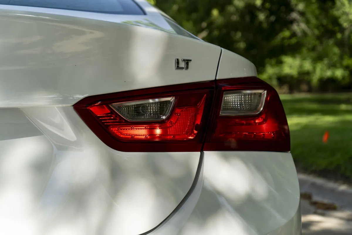 2017 Chevrolet Malibu LT thumbnail 12