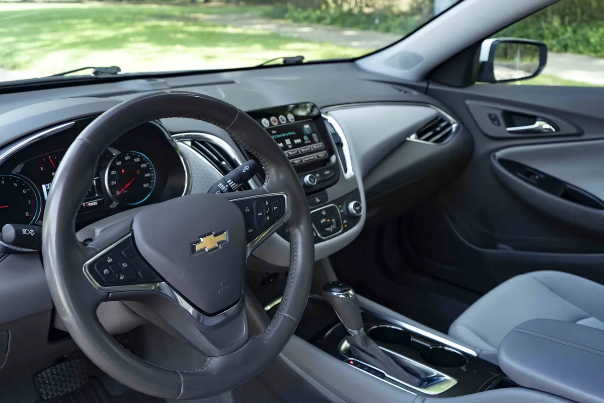2017 Chevrolet Malibu LT thumbnail 15