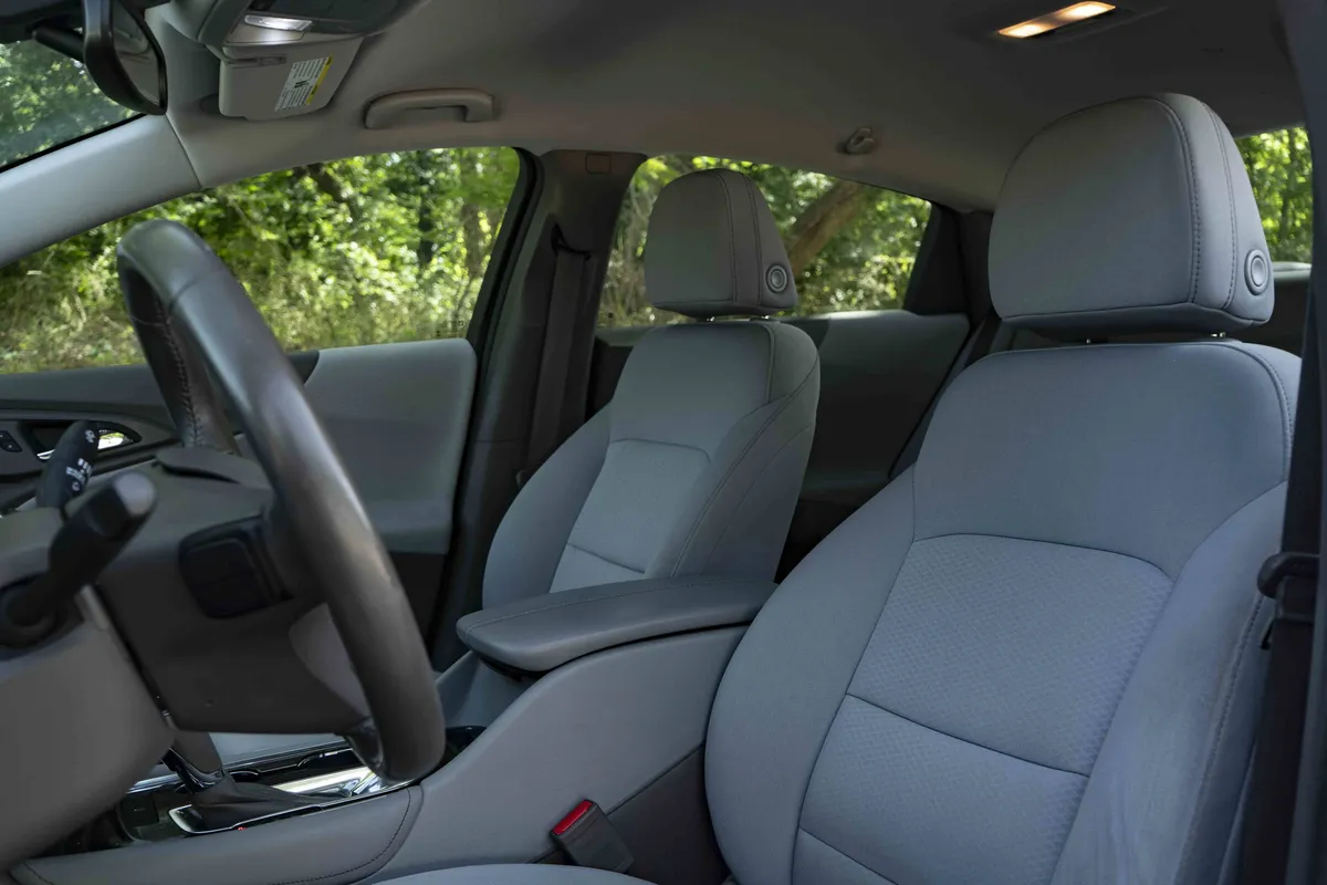 2017 Chevrolet Malibu LT thumbnail 16