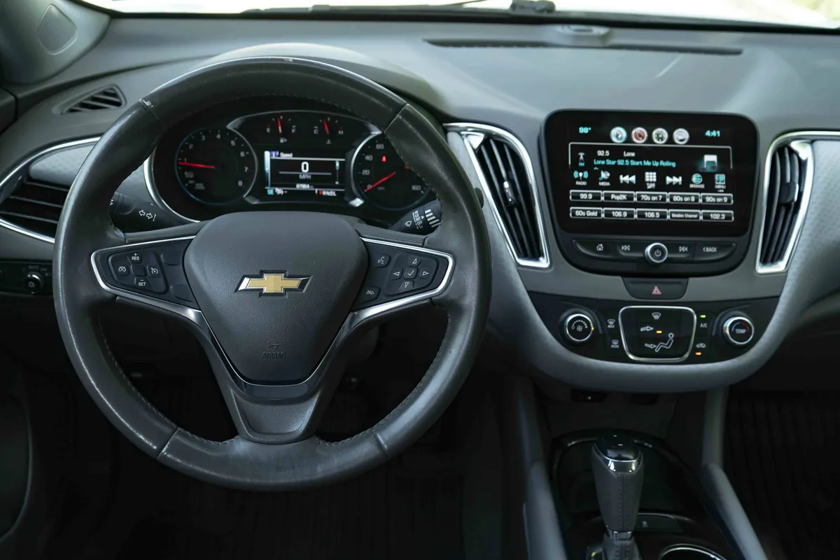 2017 Chevrolet Malibu LT thumbnail 18