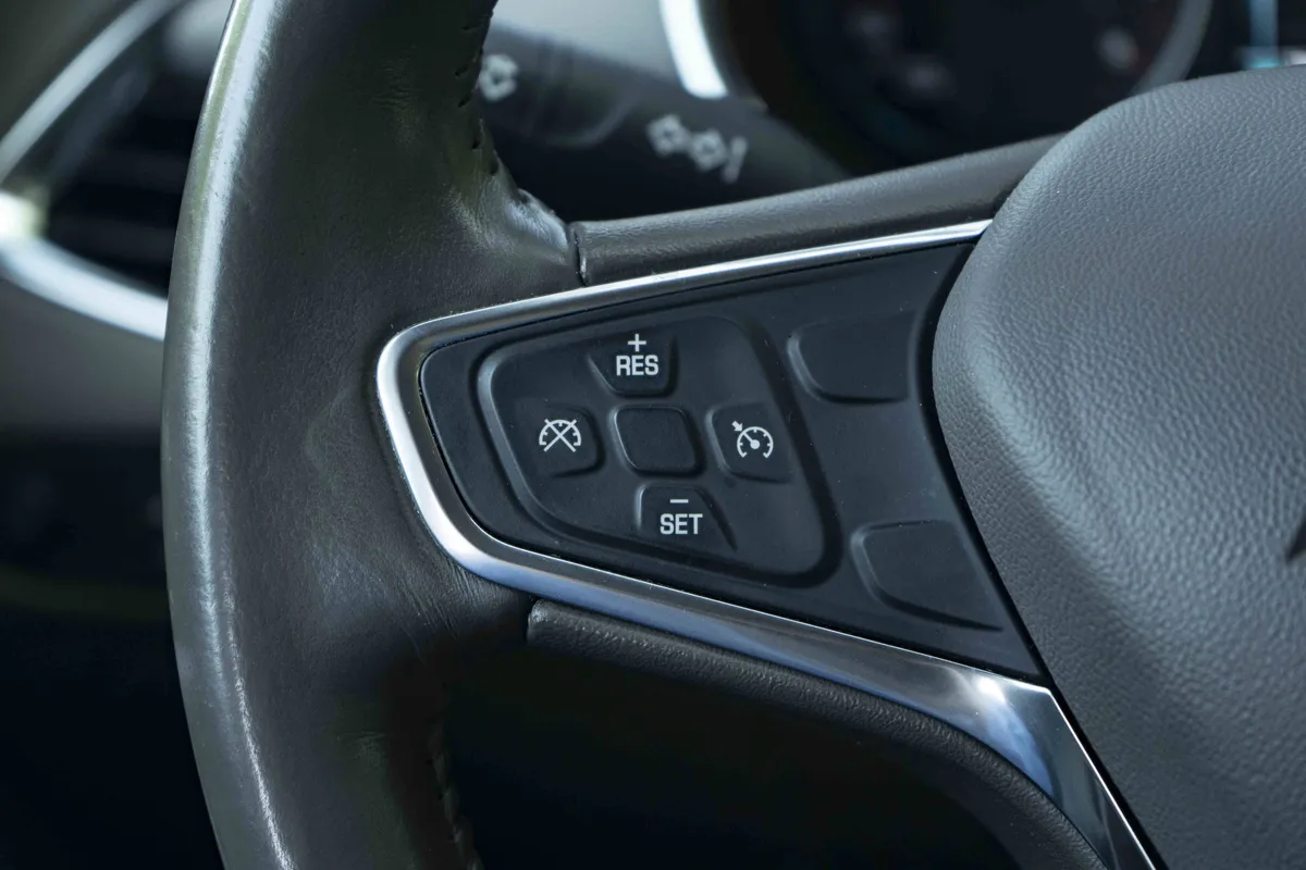 2017 Chevrolet Malibu LT thumbnail 19
