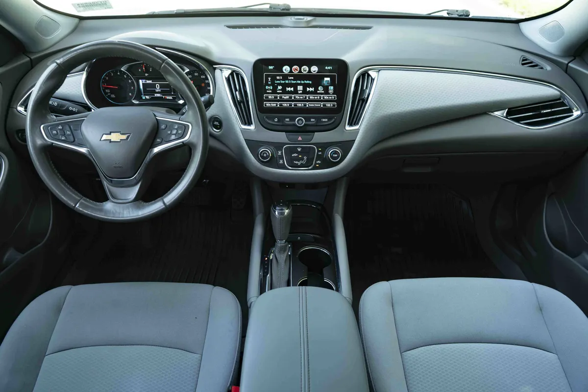 2017 Chevrolet Malibu LT thumbnail 25