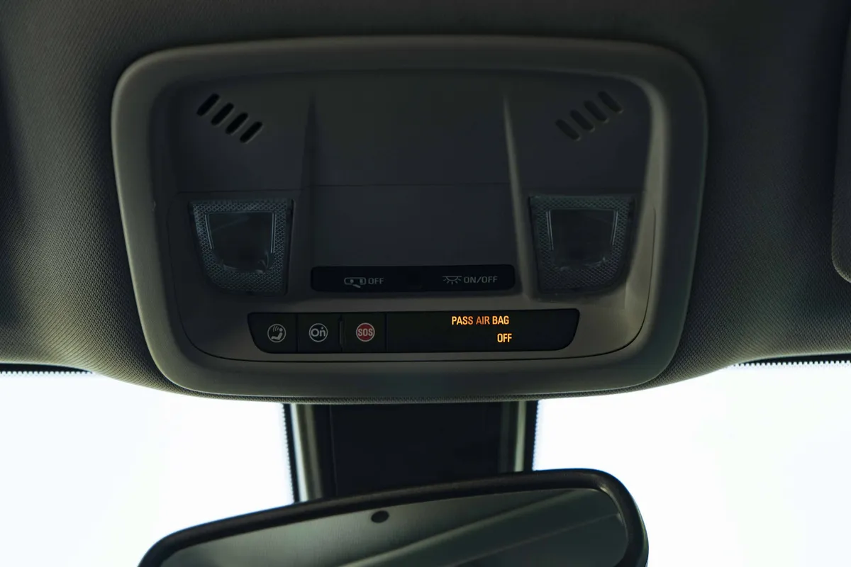 2017 Chevrolet Malibu LT thumbnail 32