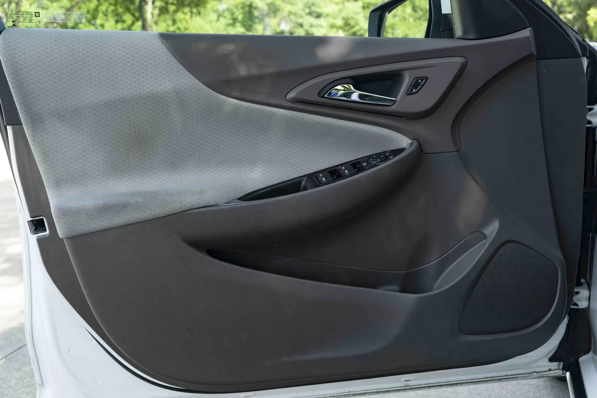 2017 Chevrolet Malibu LT thumbnail 33