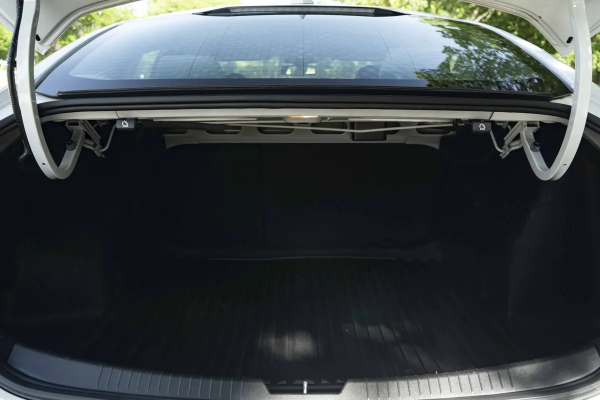 2017 Chevrolet Malibu LT thumbnail 39