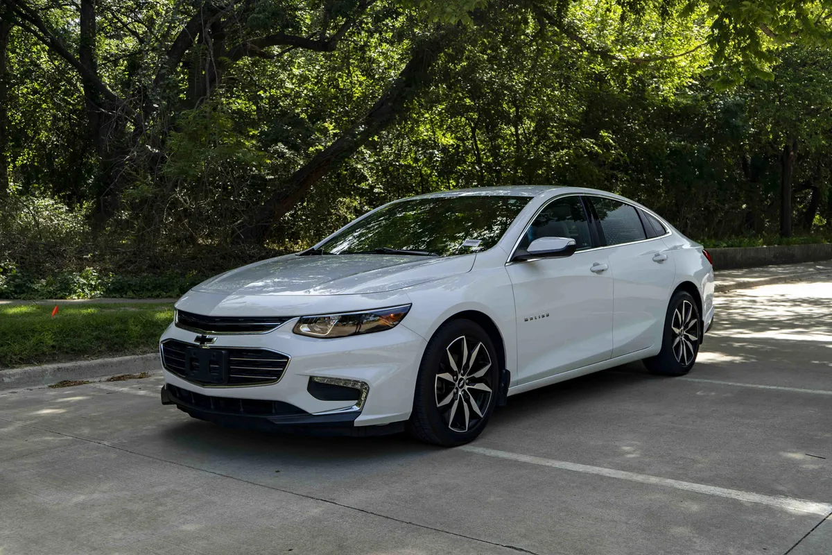 2017 Chevrolet Malibu LT thumbnail 4