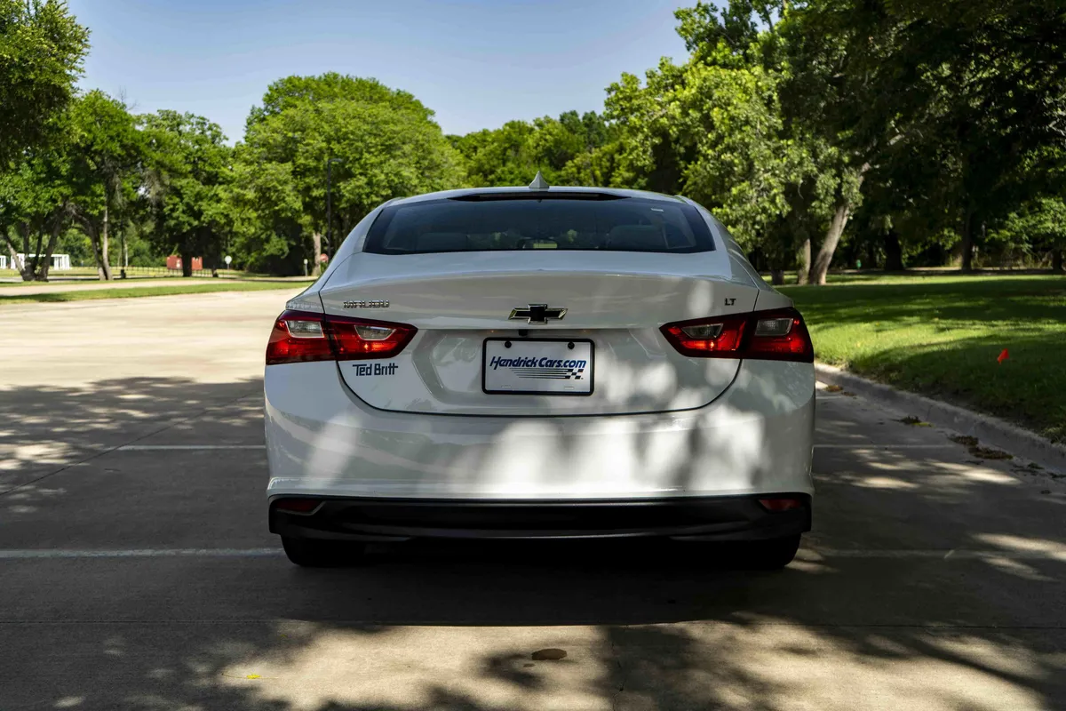2017 Chevrolet Malibu LT thumbnail 7