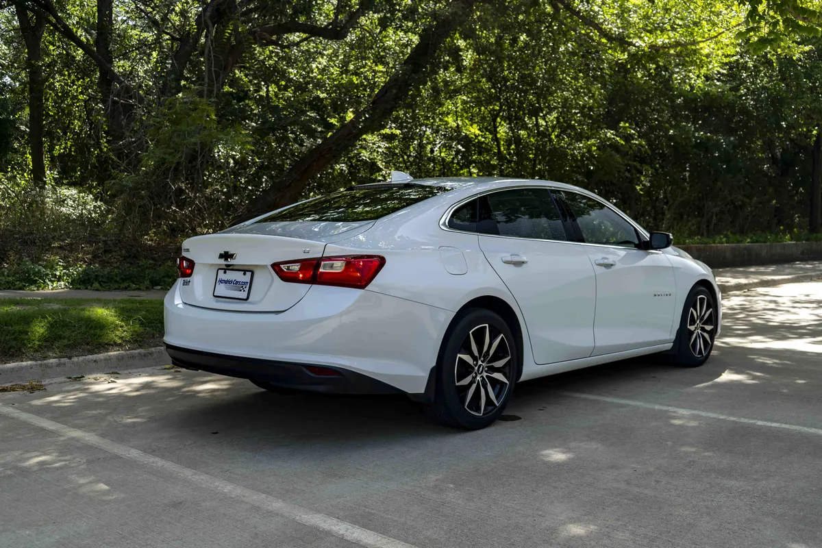 2017 Chevrolet Malibu LT thumbnail 8