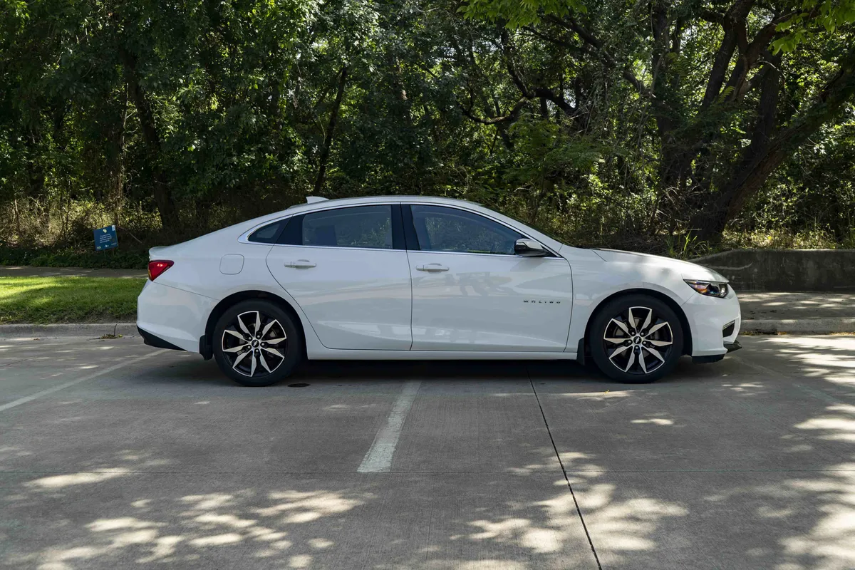 2017 Chevrolet Malibu LT thumbnail 9