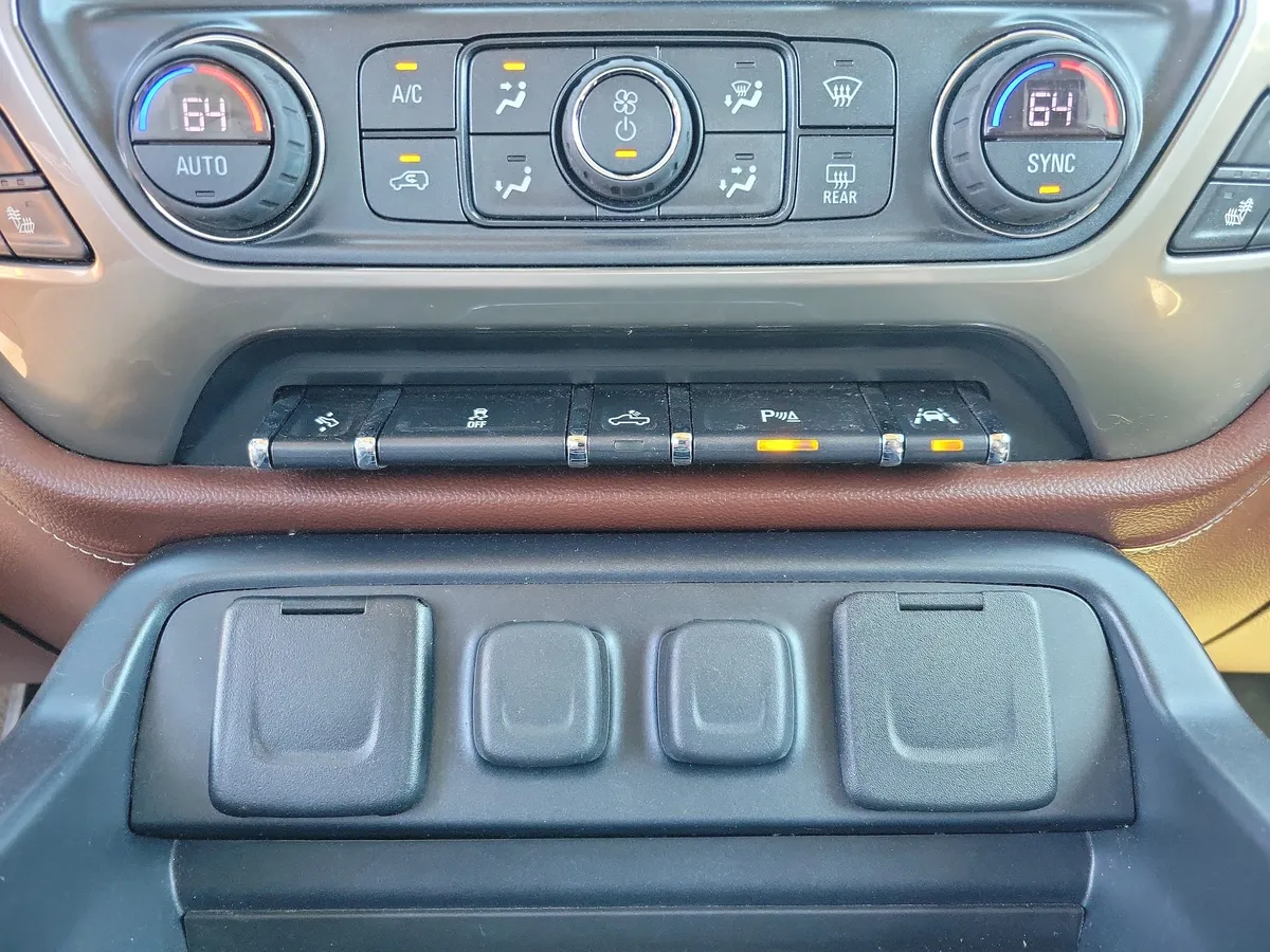 2017 Chevrolet Silverado 1500 High Country thumbnail 15