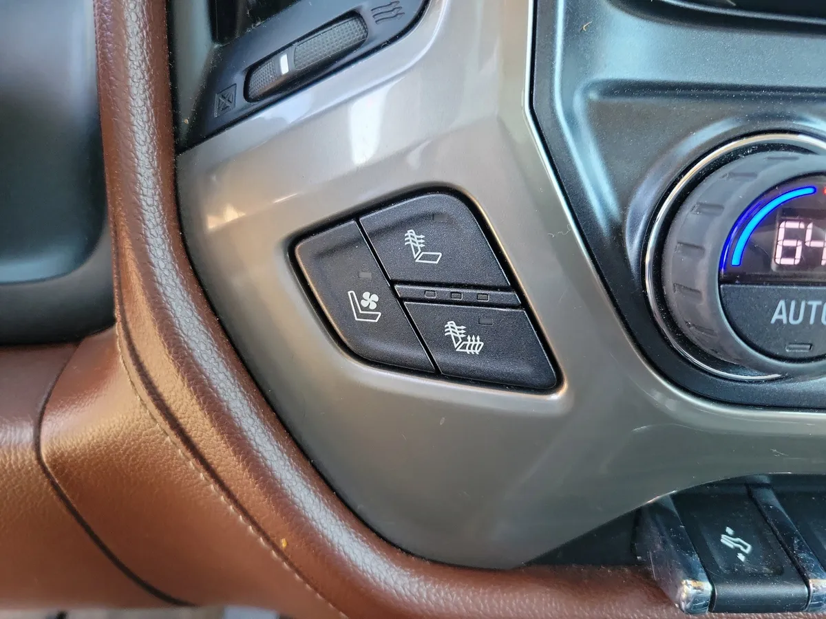 2017 Chevrolet Silverado 1500 High Country thumbnail 16