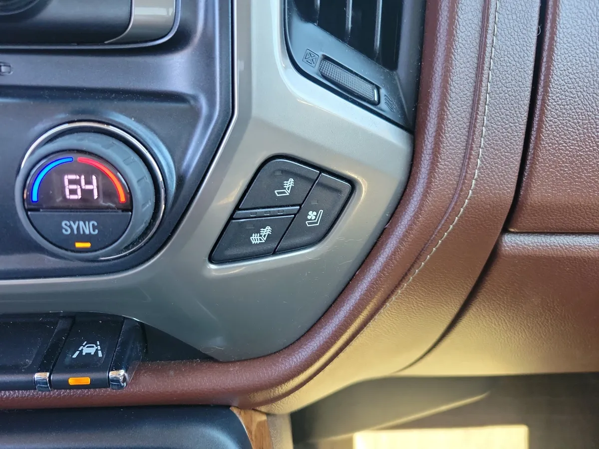 2017 Chevrolet Silverado 1500 High Country thumbnail 17