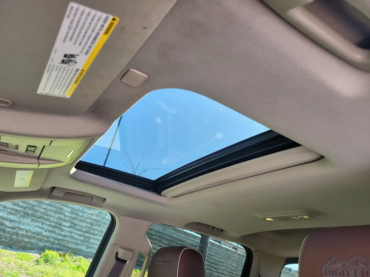 2017 Chevrolet Silverado 1500 High Country thumbnail 5