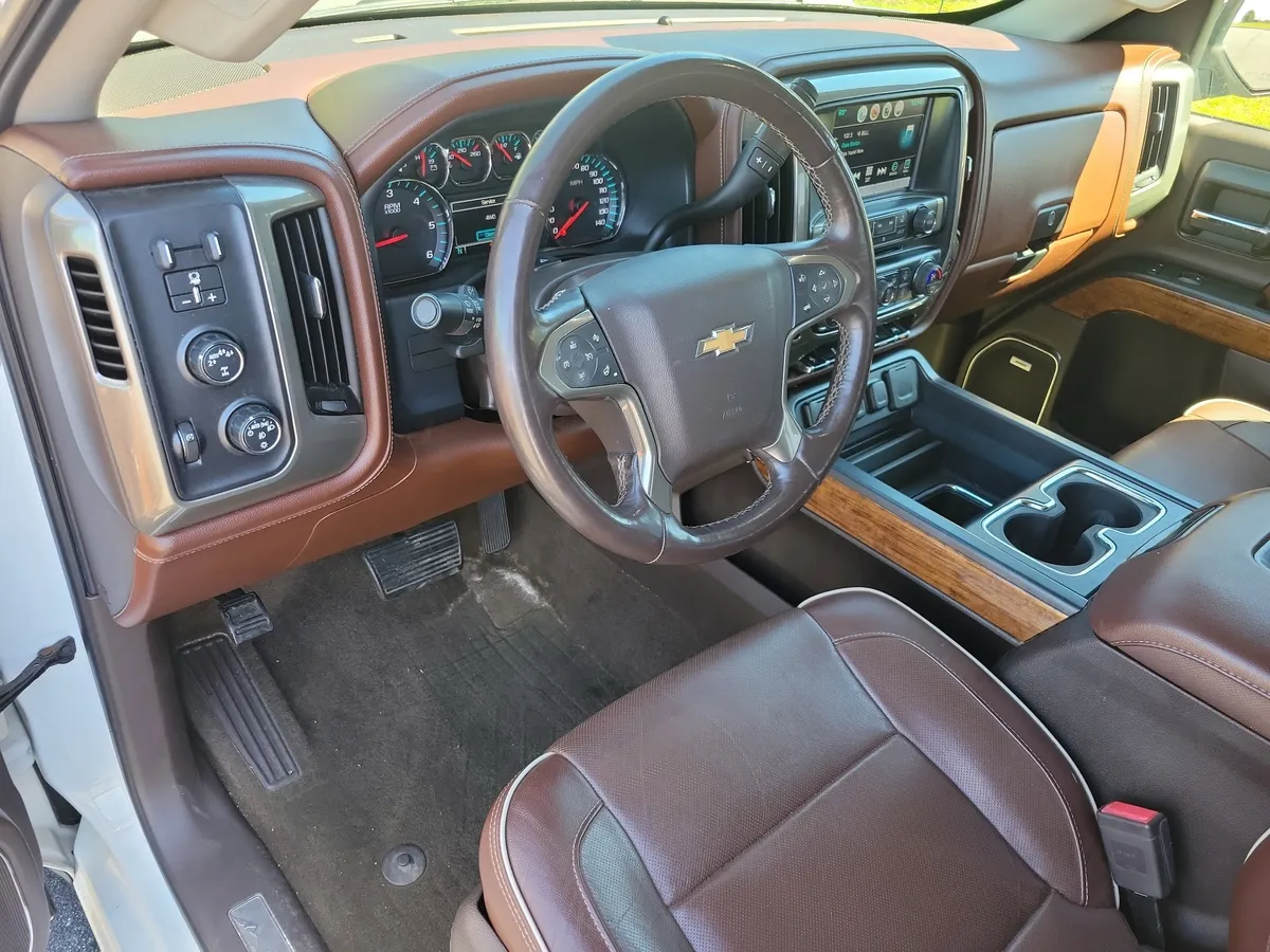 2017 Chevrolet Silverado 1500 High Country thumbnail 6