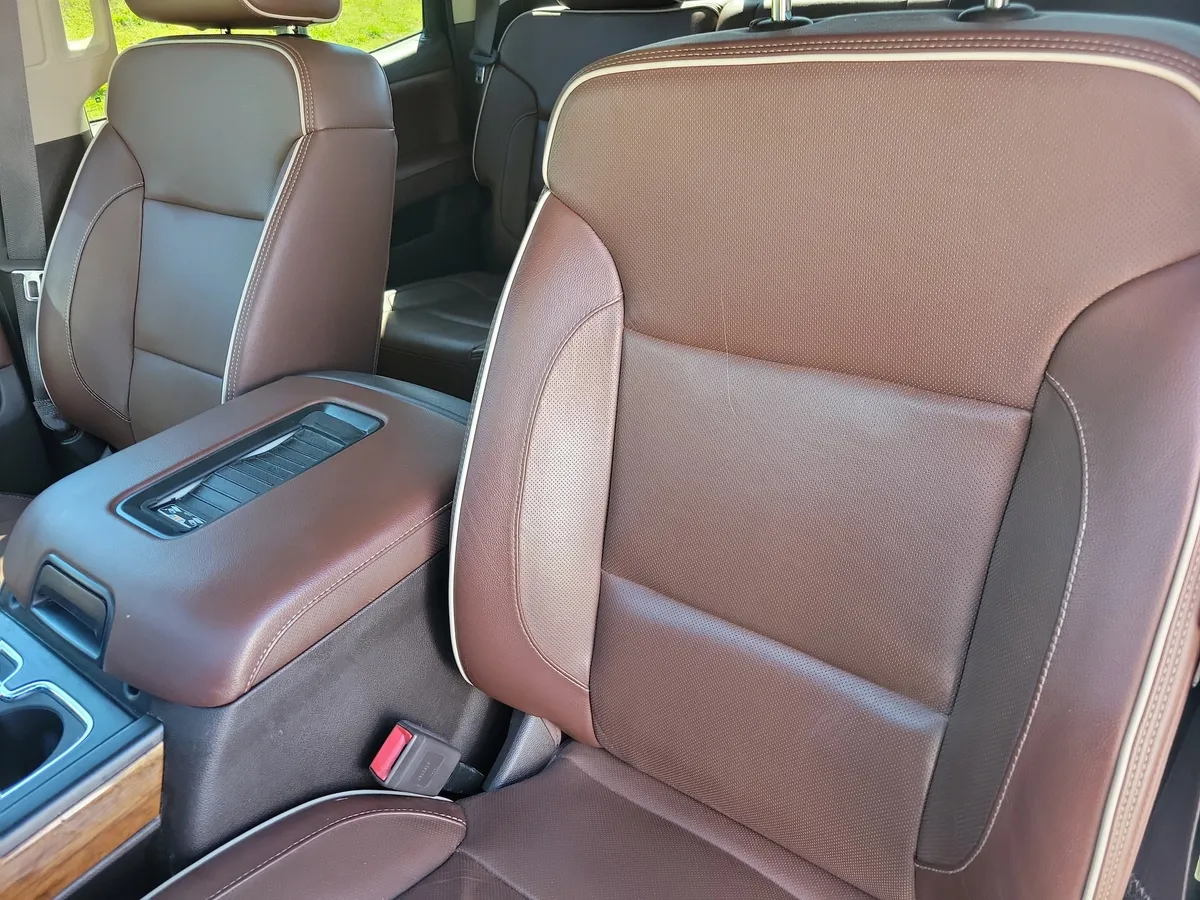 2017 Chevrolet Silverado 1500 High Country thumbnail 9