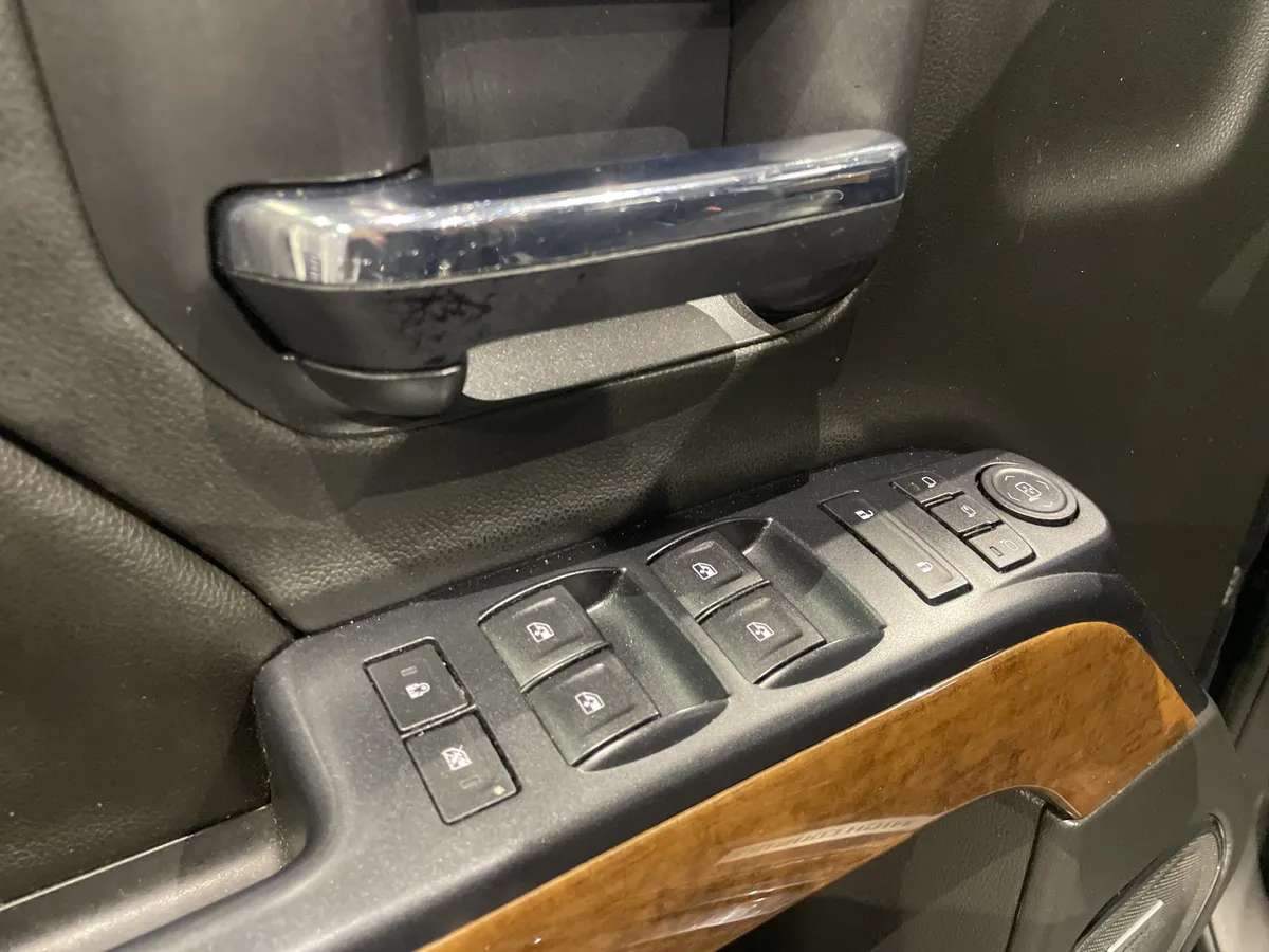 2017 Chevrolet Silverado 1500 High Country thumbnail 15