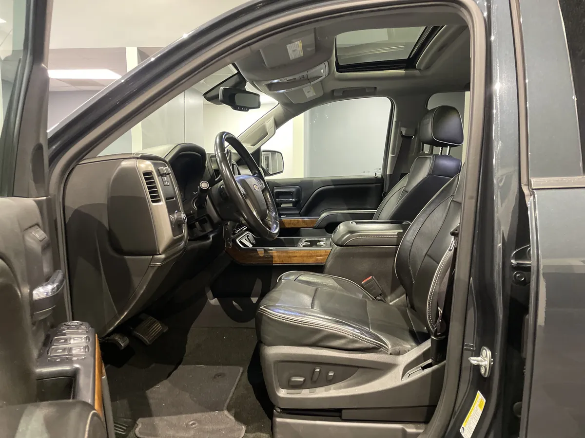 2017 Chevrolet Silverado 1500 High Country thumbnail 16