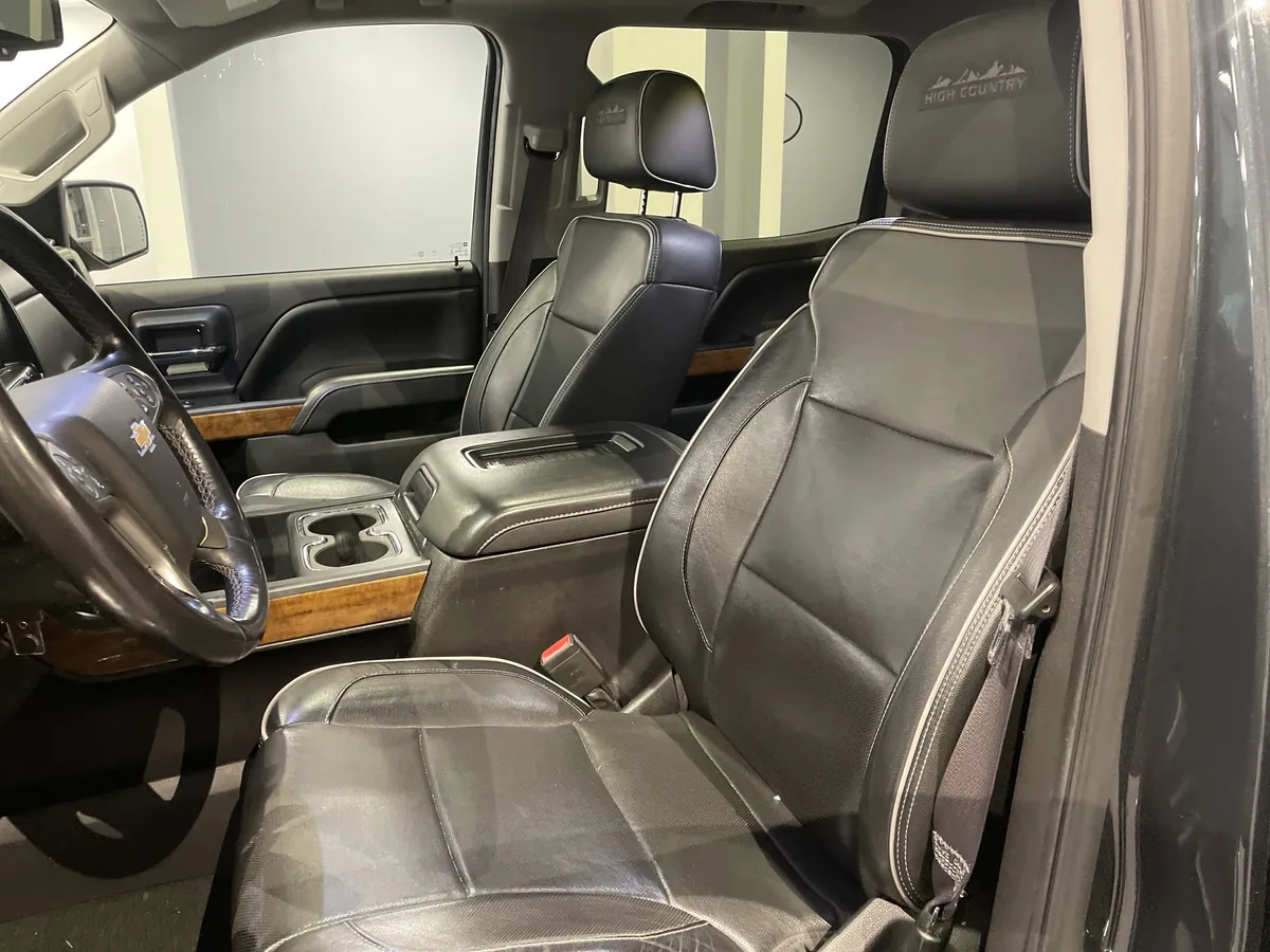 2017 Chevrolet Silverado 1500 High Country thumbnail 17