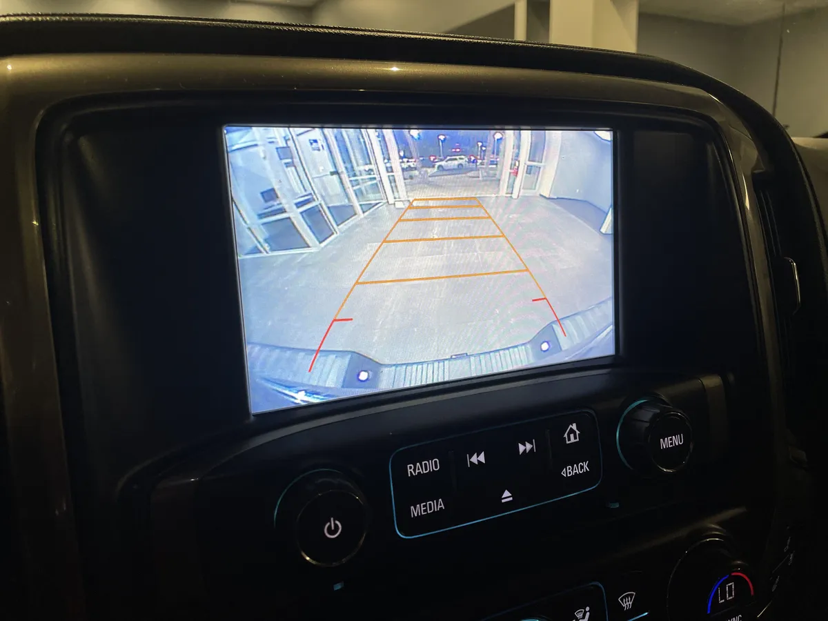 2017 Chevrolet Silverado 1500 High Country thumbnail 26