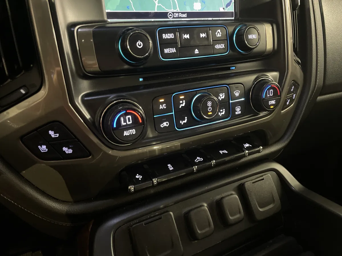 2017 Chevrolet Silverado 1500 High Country thumbnail 27