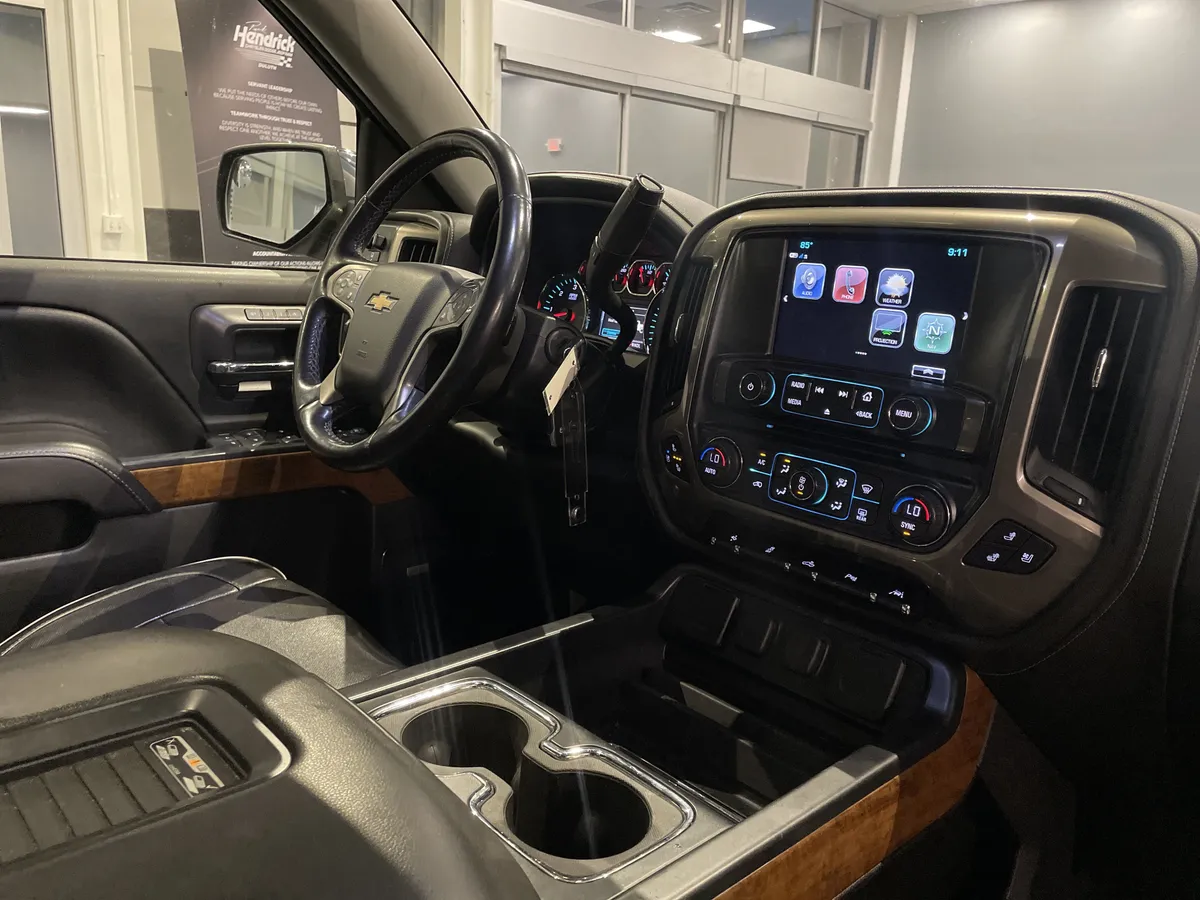 2017 Chevrolet Silverado 1500 High Country thumbnail 32