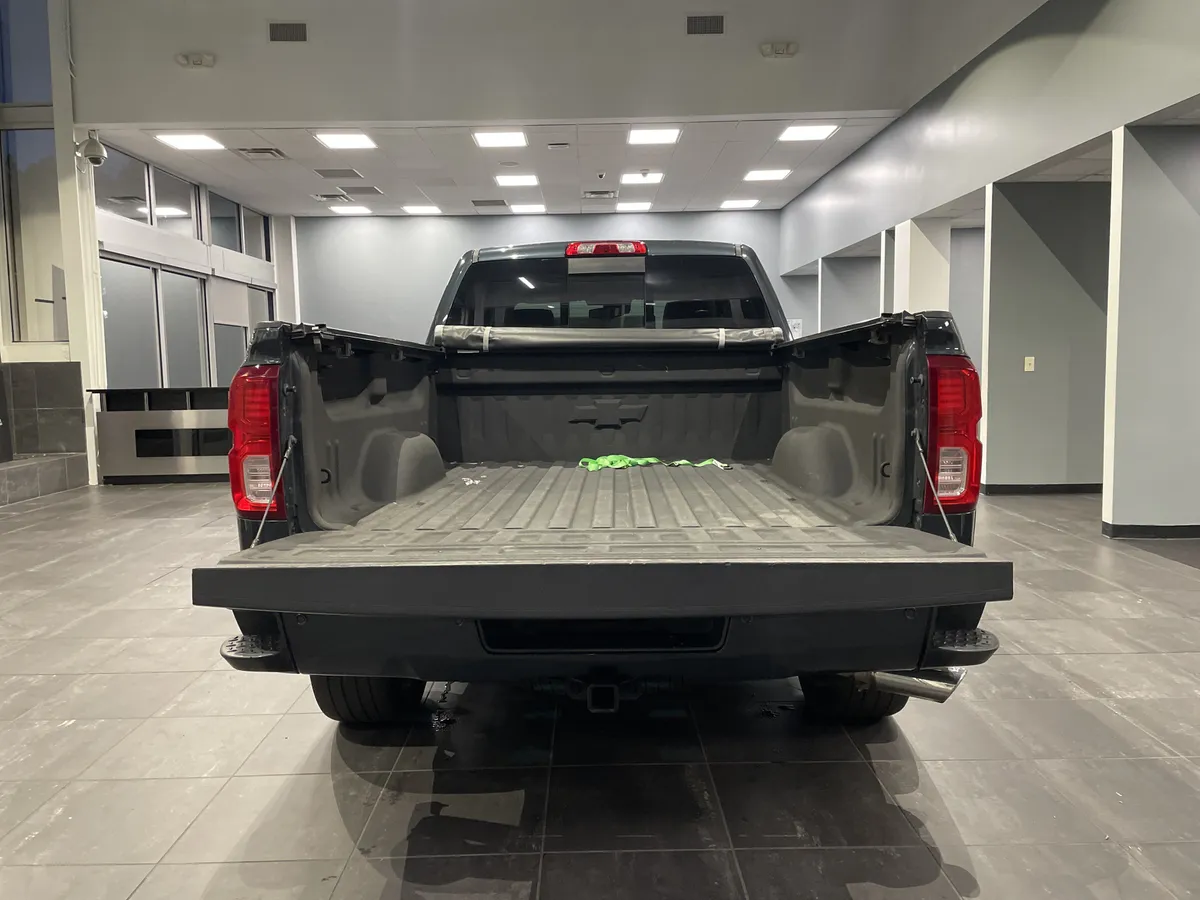 2017 Chevrolet Silverado 1500 High Country thumbnail 34