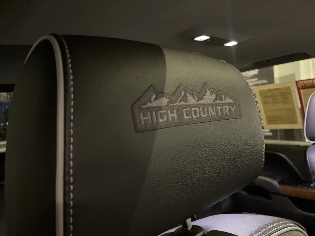 2017 Chevrolet Silverado 1500 High Country thumbnail 36