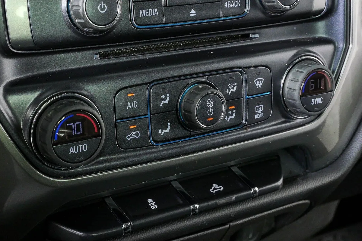 2017 Chevrolet Silverado 1500 LT thumbnail 15