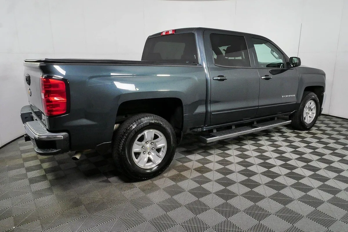 2017 Chevrolet Silverado 1500 LT thumbnail 2