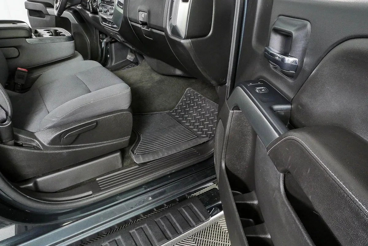 2017 Chevrolet Silverado 1500 LT thumbnail 22