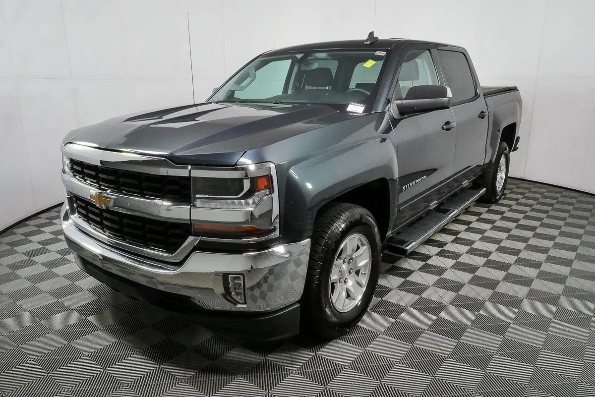 2017 Chevrolet Silverado 1500 LT thumbnail 24