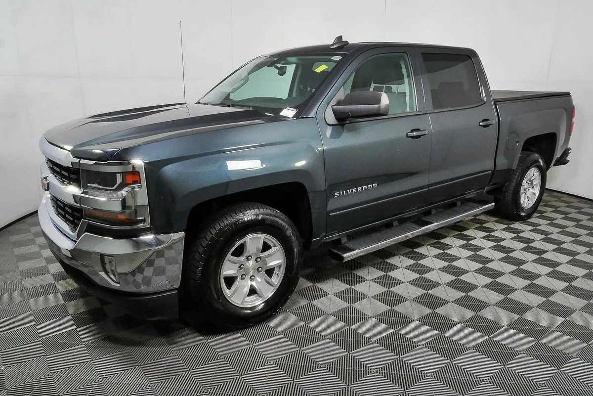 2017 Chevrolet Silverado 1500 LT thumbnail 25