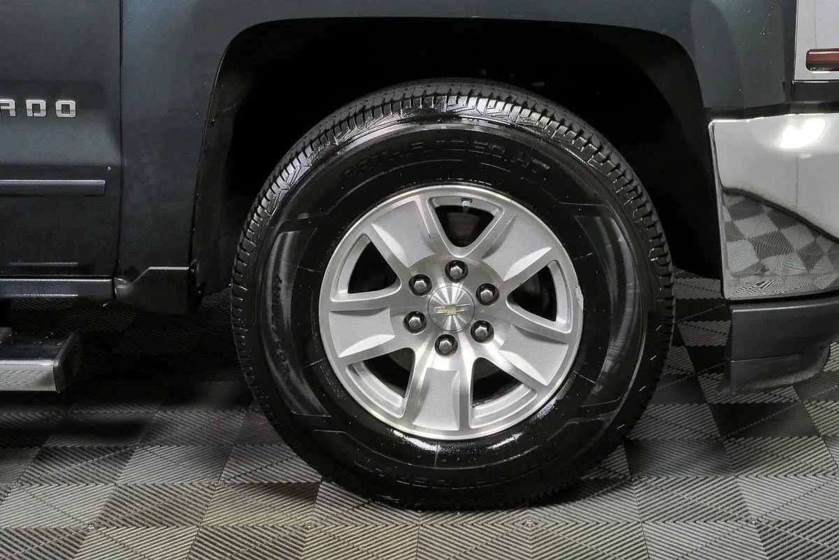 2017 Chevrolet Silverado 1500 LT thumbnail 35