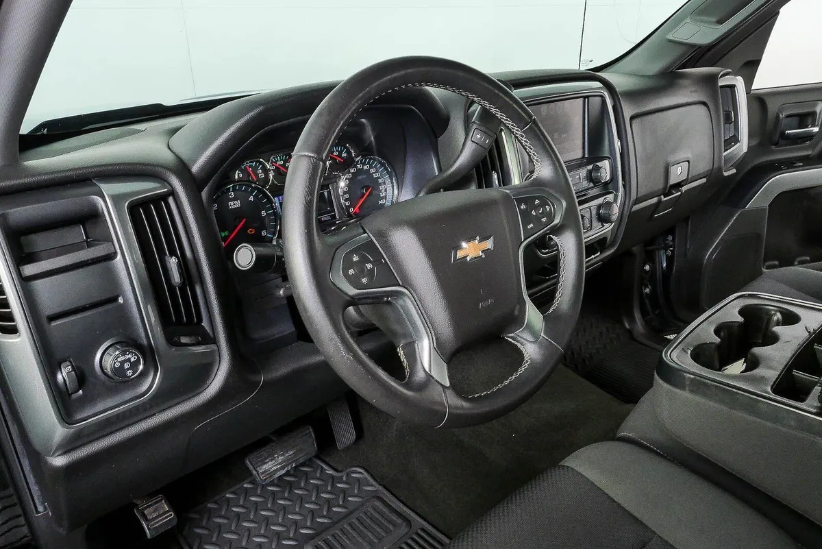2017 Chevrolet Silverado 1500 LT thumbnail 4