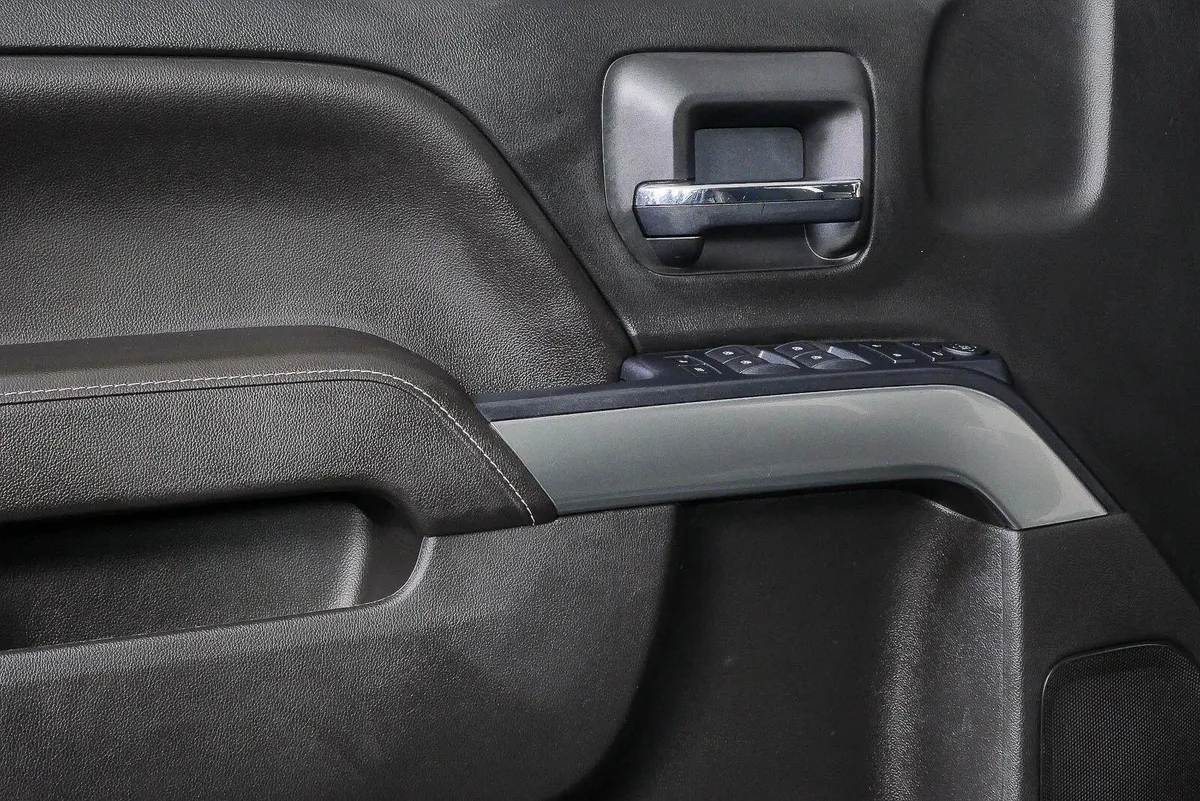 2017 Chevrolet Silverado 1500 LT thumbnail 6