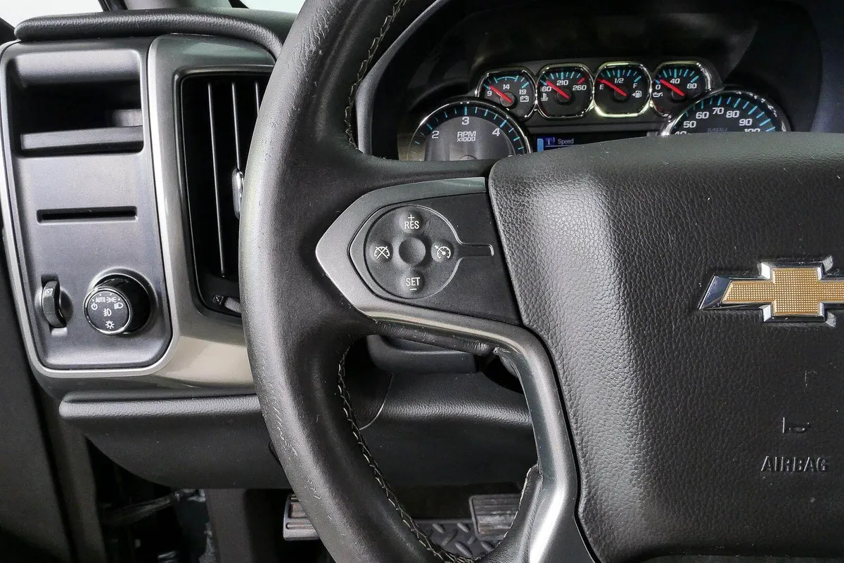 2017 Chevrolet Silverado 1500 LT thumbnail 9
