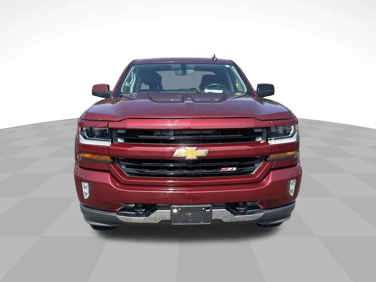 2017 Chevrolet Silverado 1500 LT thumbnail 2