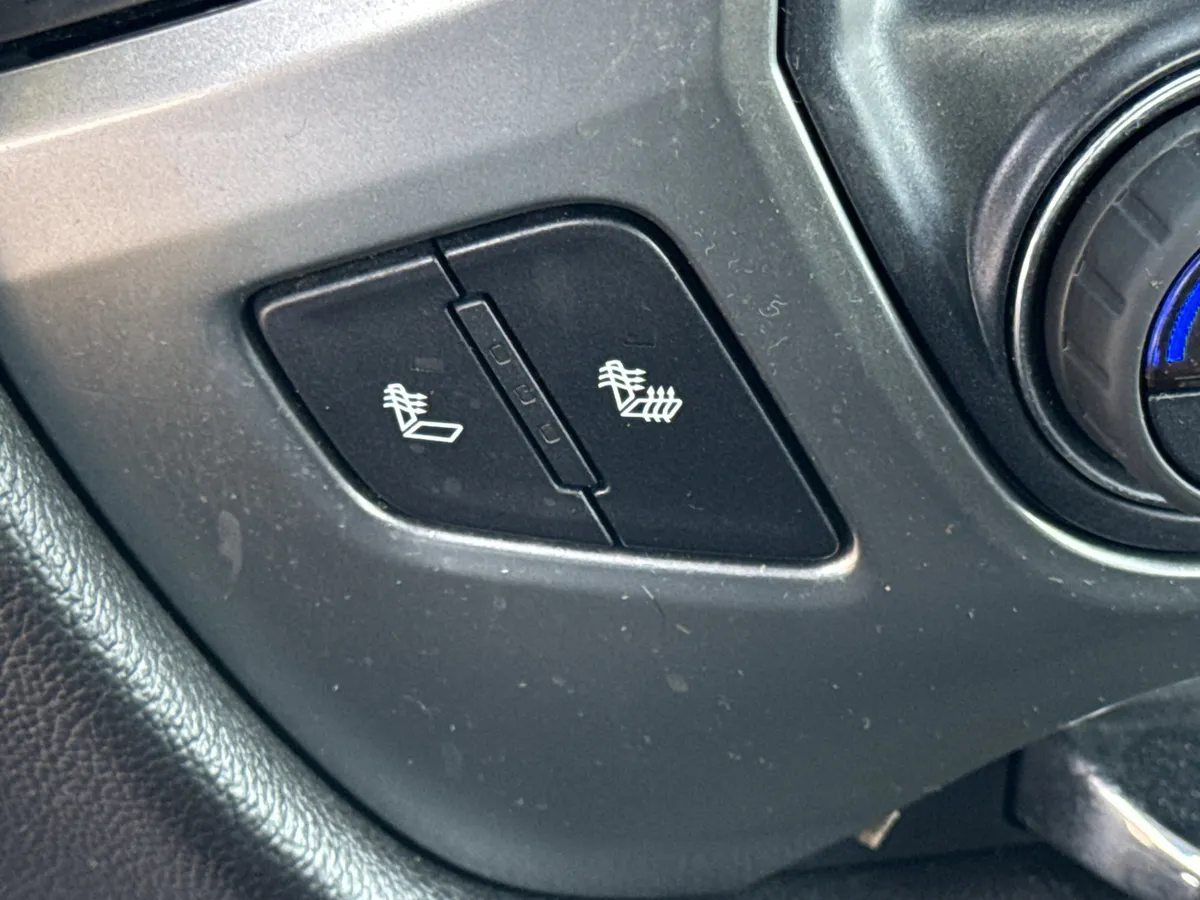 2017 Chevrolet Silverado 1500 LT thumbnail 23