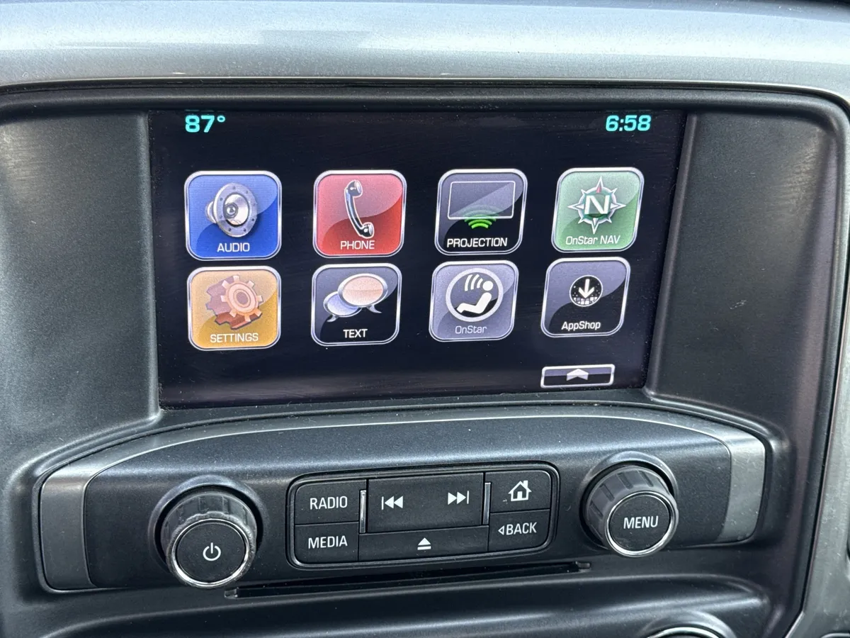 2017 Chevrolet Silverado 1500 LT thumbnail 24