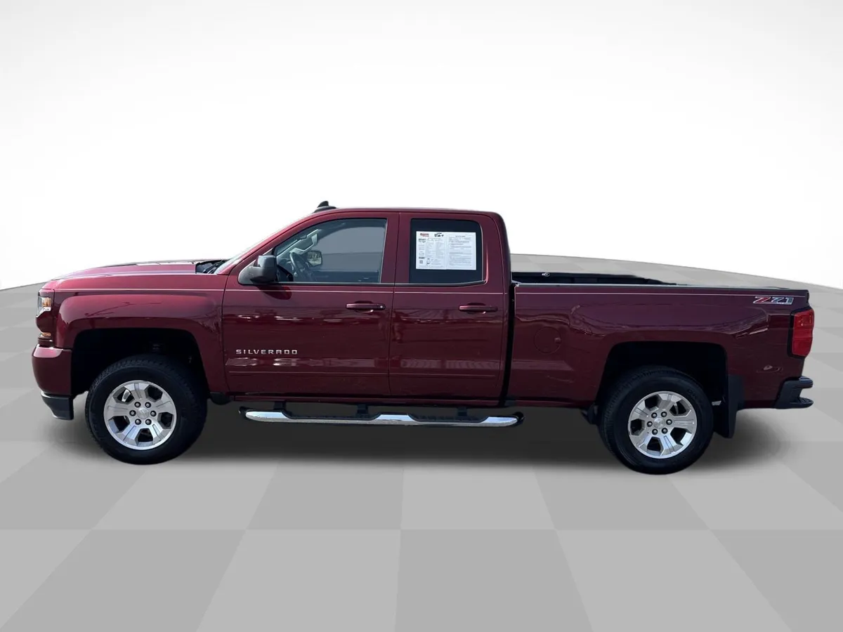 2017 Chevrolet Silverado 1500 LT thumbnail 4