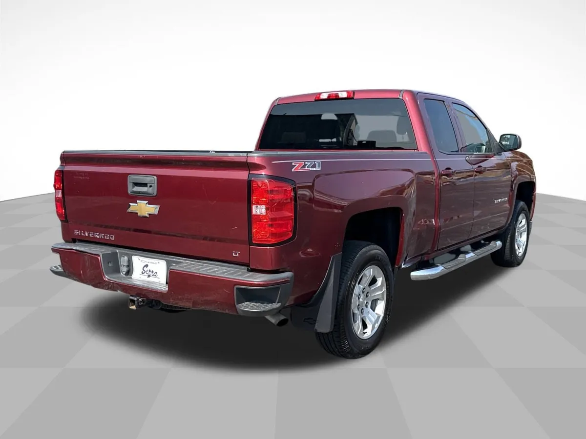 2017 Chevrolet Silverado 1500 LT thumbnail 5