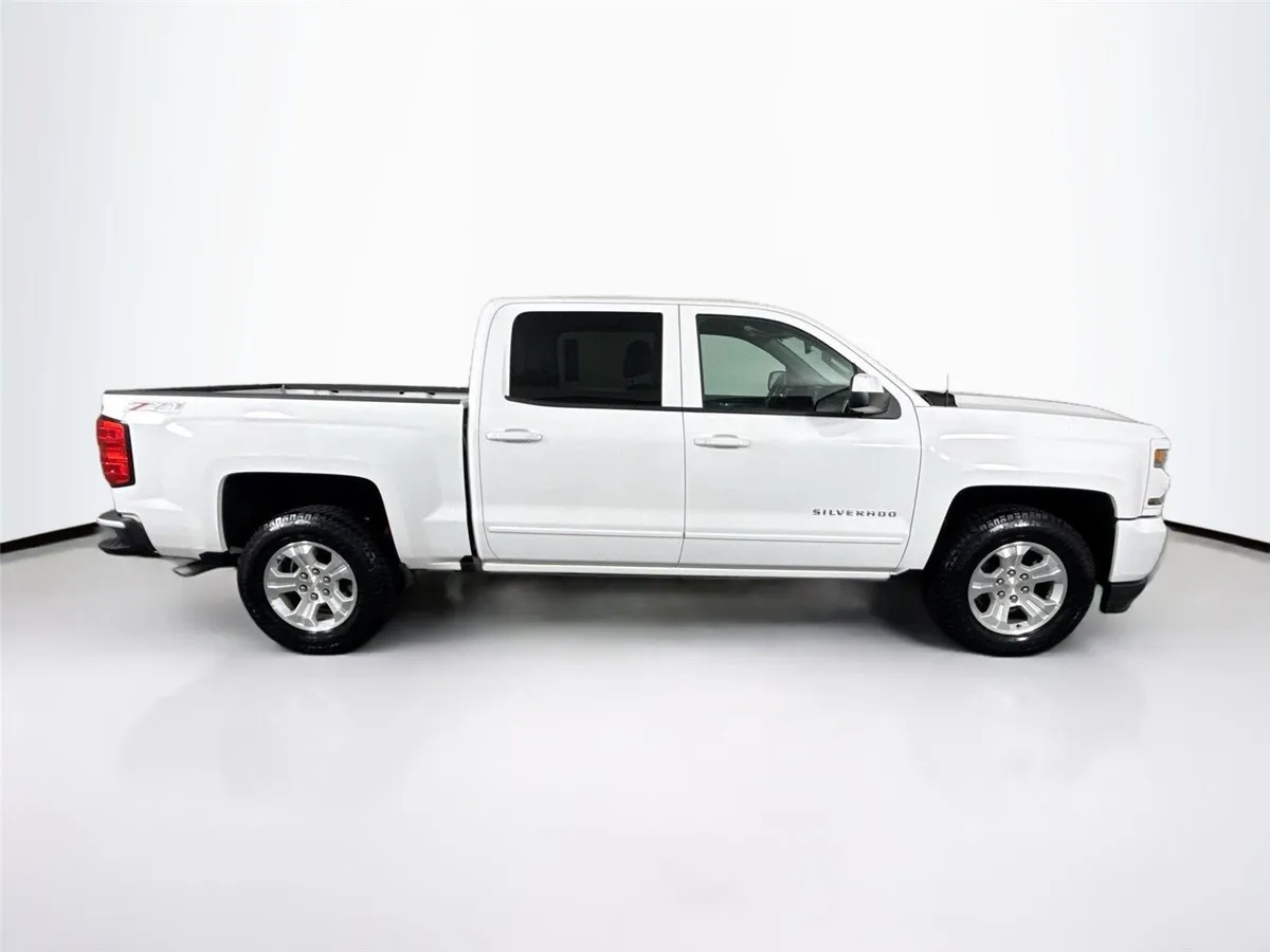 2017 Chevrolet Silverado 1500 LT thumbnail 11