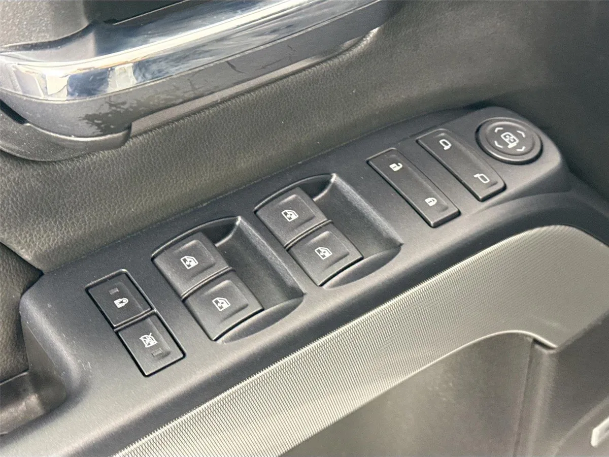 2017 Chevrolet Silverado 1500 LT thumbnail 28